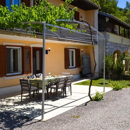 Case de vacanță In Gri Ane-belgrad With Garden Barci